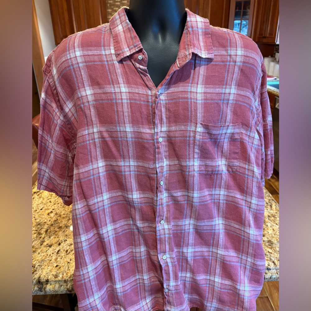 Peter Millar Men's‎ short sleeve shirt. Sharp red/white plaid w/metal buttons.